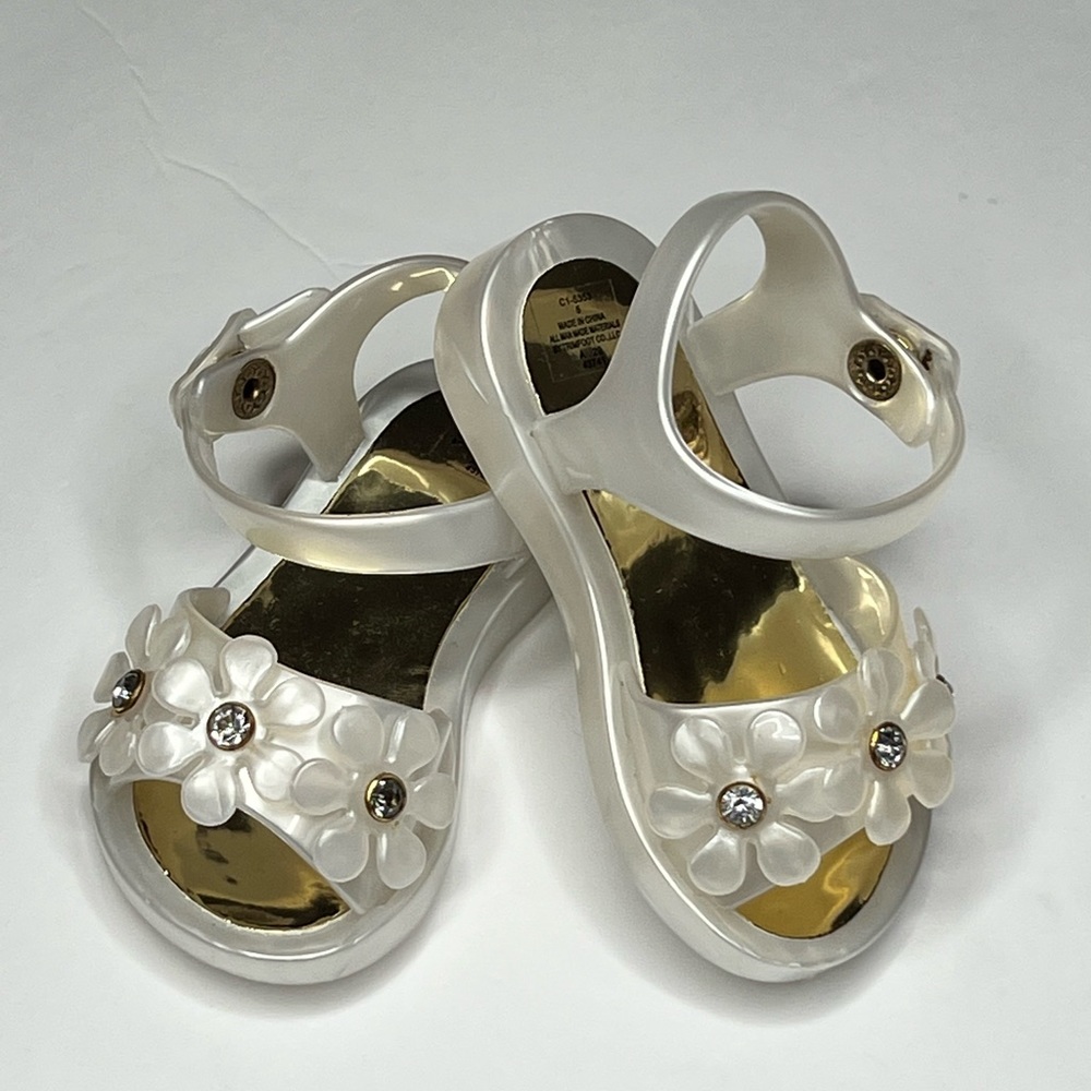 New ✨ Size 5 Girl Sandal / clip side